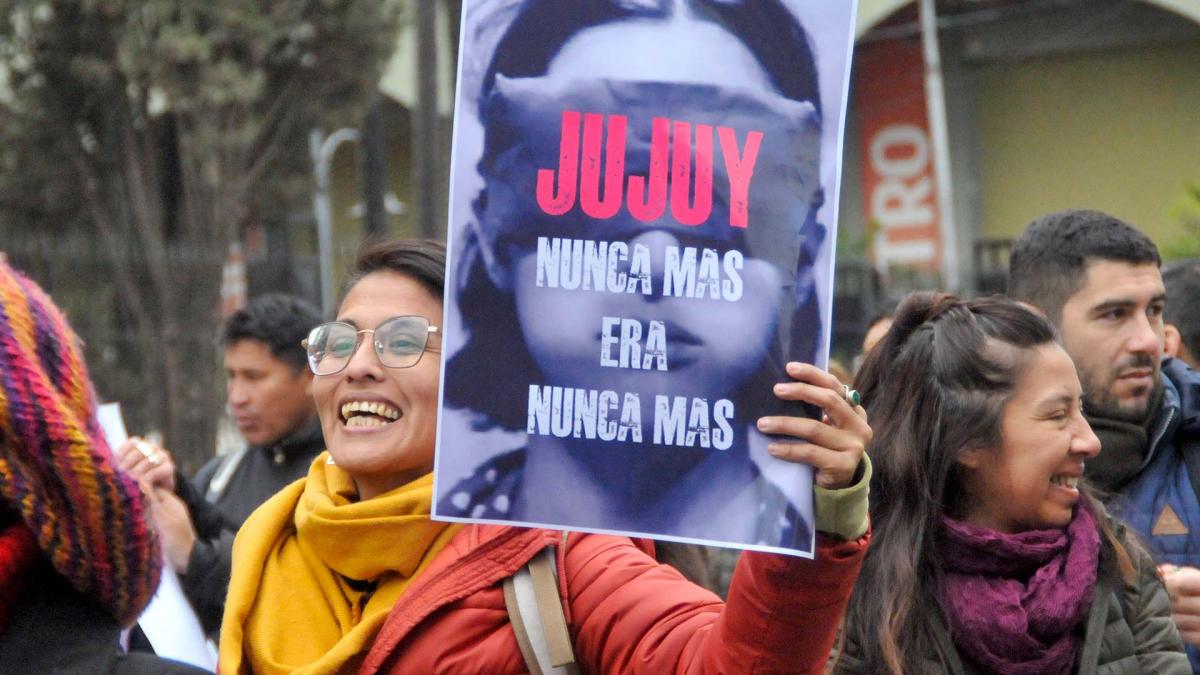Organizaciones marchan en CABA y Jujuy para repudiar la represión del Gobierno de Morales