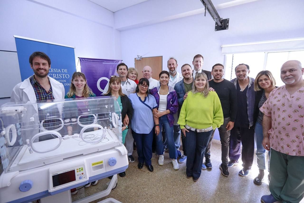 Mayra recibió dos incubadoras de última generación para el Hospital Oller de San Francisco Solano