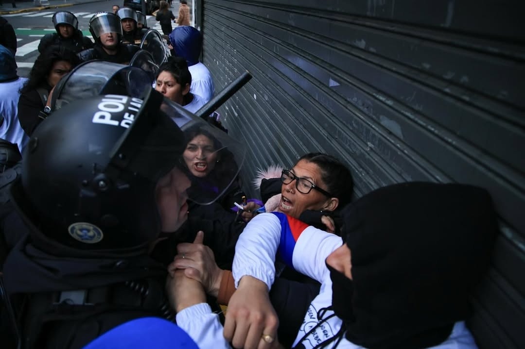 Ultraderecha desbocada: Represión en la marcha por Brenda, Lara Y Morena