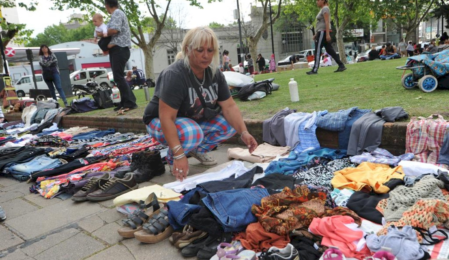 Según la Encuesta Permanente de Hogares del INDEC, el 40% de las familias quemó ahorros o vendió pertenencias para gastos cotidianos