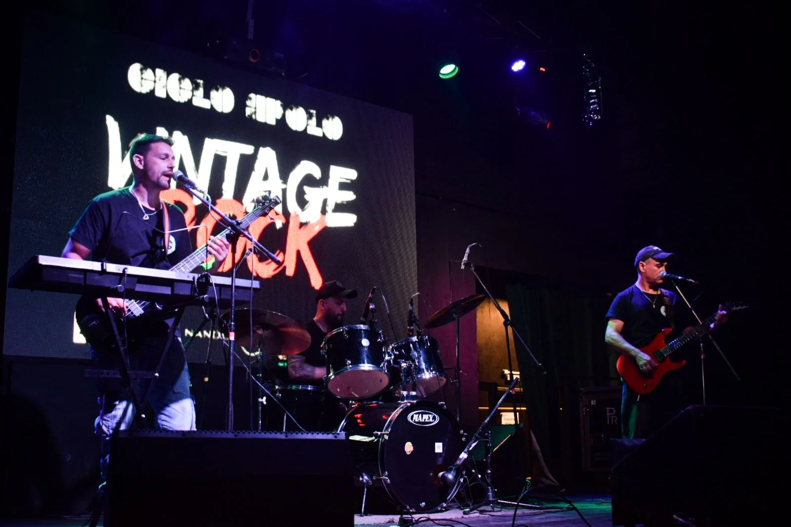 Vintage Rock y una noche cargada de energía en Club RE de Quilmes