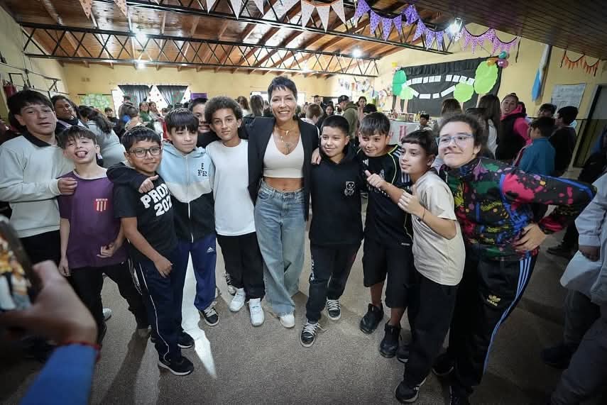 Mayra acompañó el acto de imposición del nombre “María Remedios del Valle” a la EES Nº 31de Quilmes Oeste