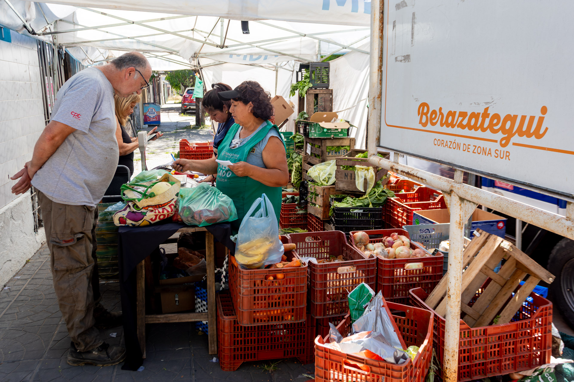 Mercado Vecino sigue recorriendo los barrios durante enero