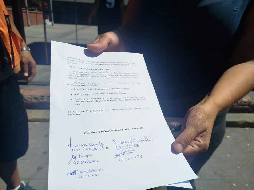 En Quilmes cuidacoches piden reunión con Eva Mieri por la continuidad de su actividad