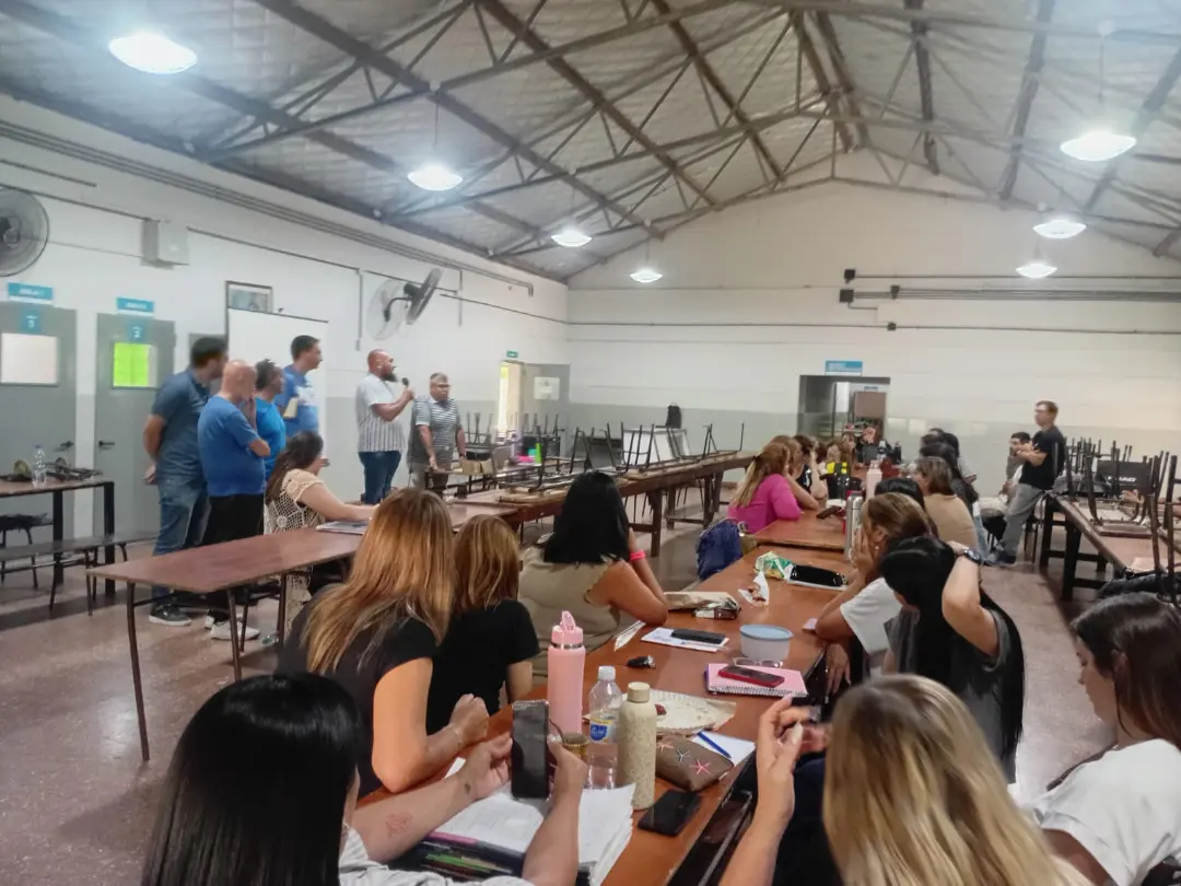 El Frente de Unidad Docente Bonaerense varelense alertó sobre las consecuencias que trae la crisis en el transporte