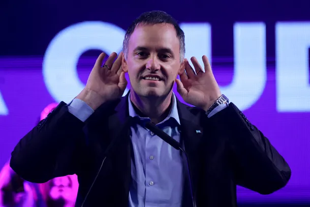 El fin de la superioridad moral: tres de cada cuatro argentinos piden la renuncia de Manuel Adorni