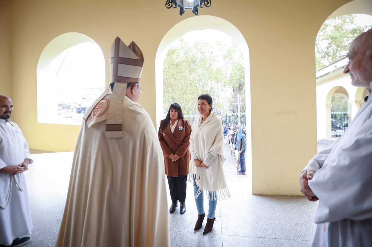 Mayra y Eva Mieri presentes en el Tedeum en la catedral quilmeña por el día de la Patria