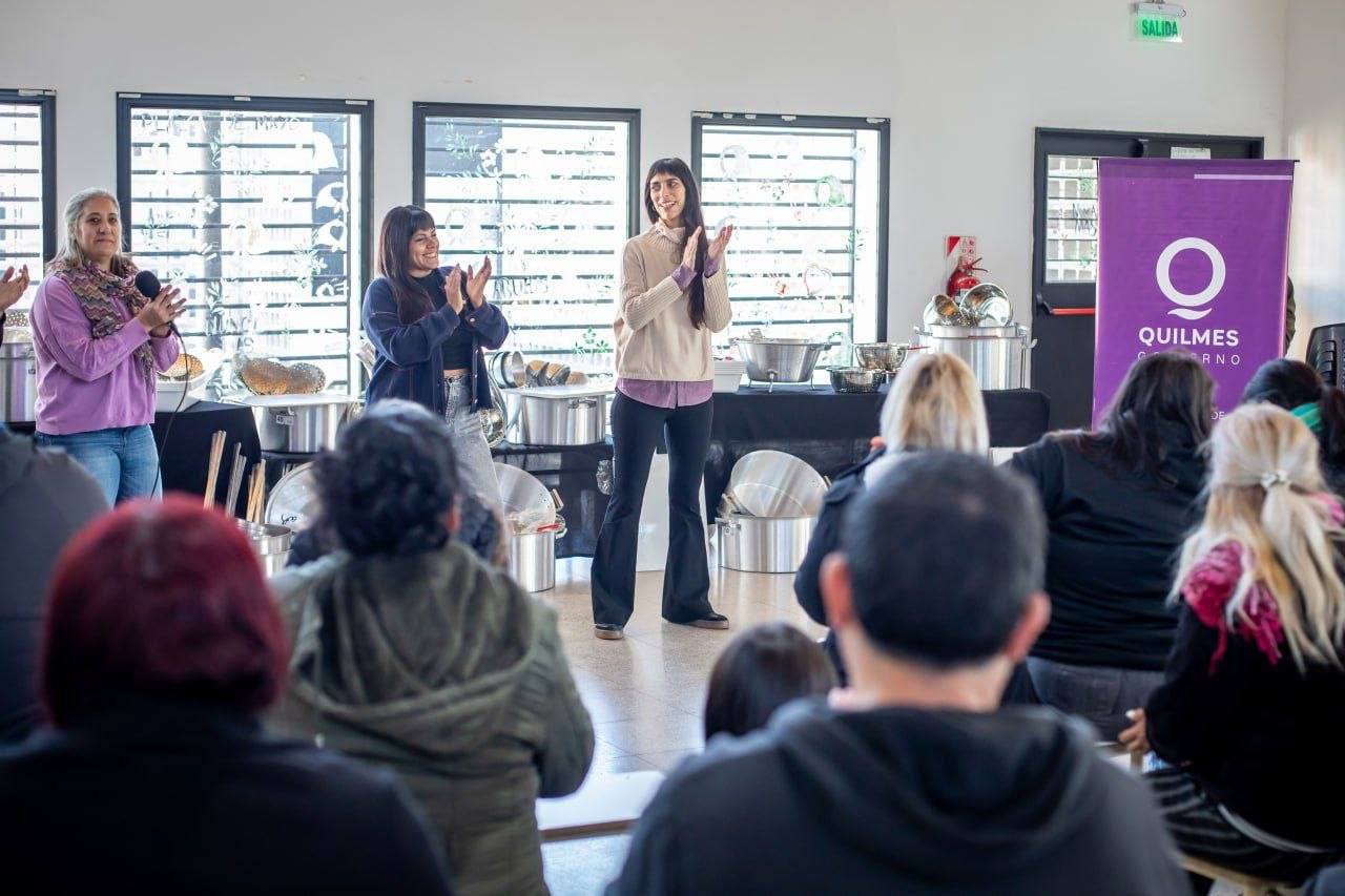 El municipio quilmeño entregó equipamiento a puntos solidarios en el Centro Comunitario Novak
