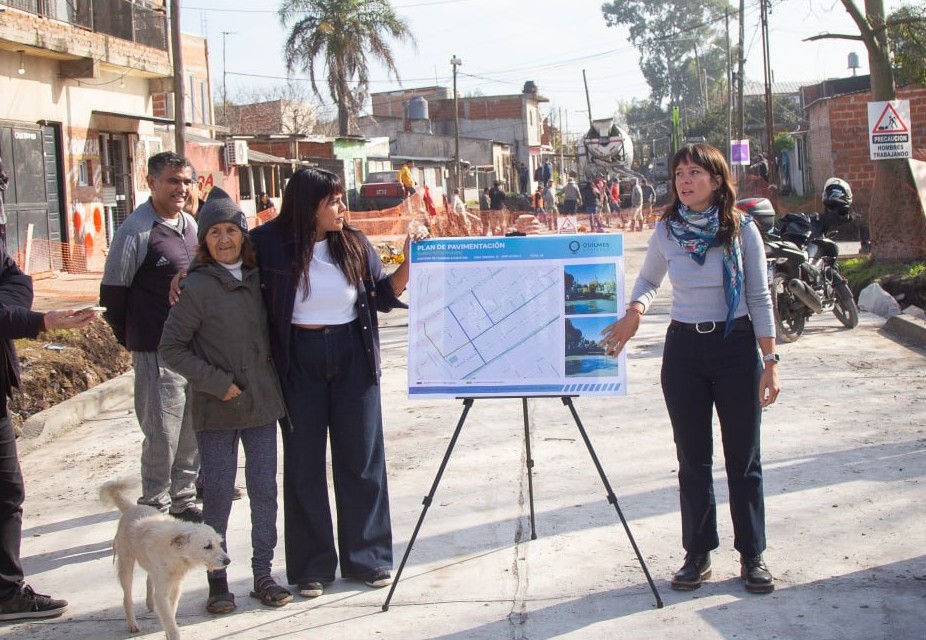 Avanza la construcción de nuevos asfaltos en barrios quilmeños con el 100% de fondos comunales
