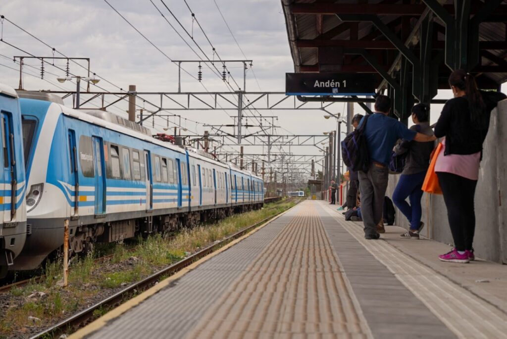 Alerta en el AMBA: Los trenes bajan la velocidad por el abandono de las vías y el peligro de descarrilamiento