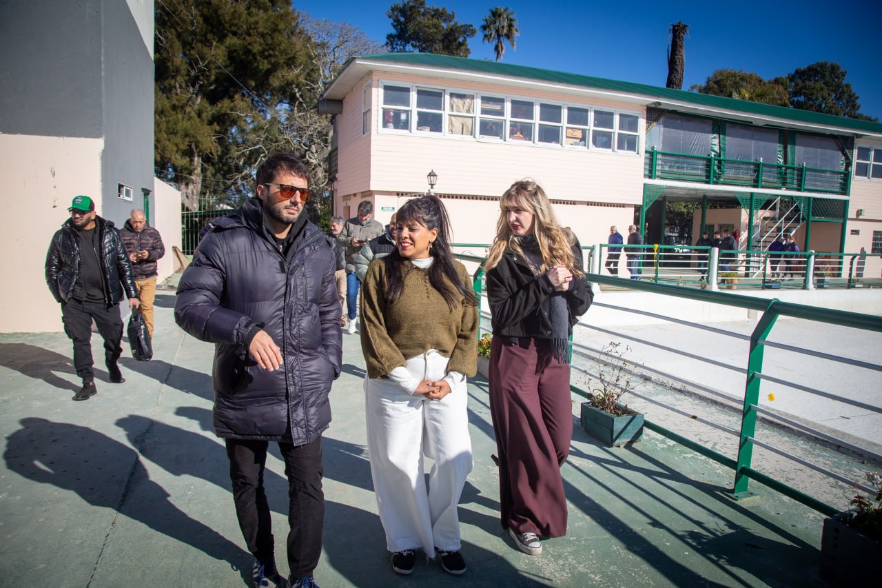 Eva Mieri presente en la celebración de un nuevo aniversario del Peyerrey Club de Quilmes