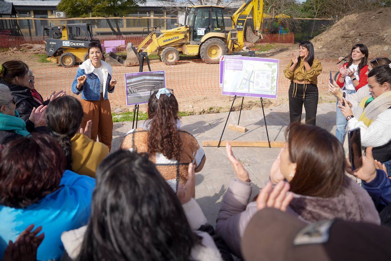 Mayra y Eva Mieri supervisaron el comienzo de obra del nuevo Polideportivo de Ezpeleta Oeste