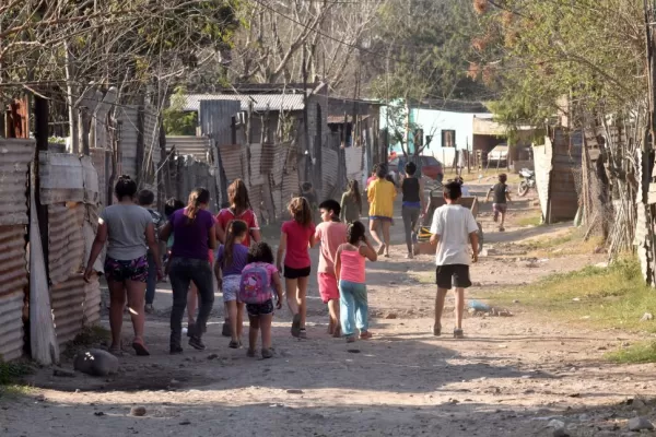 Infancias, adolescencia y la libertad: El 37% de los chicos no accede a ropa ni calzado