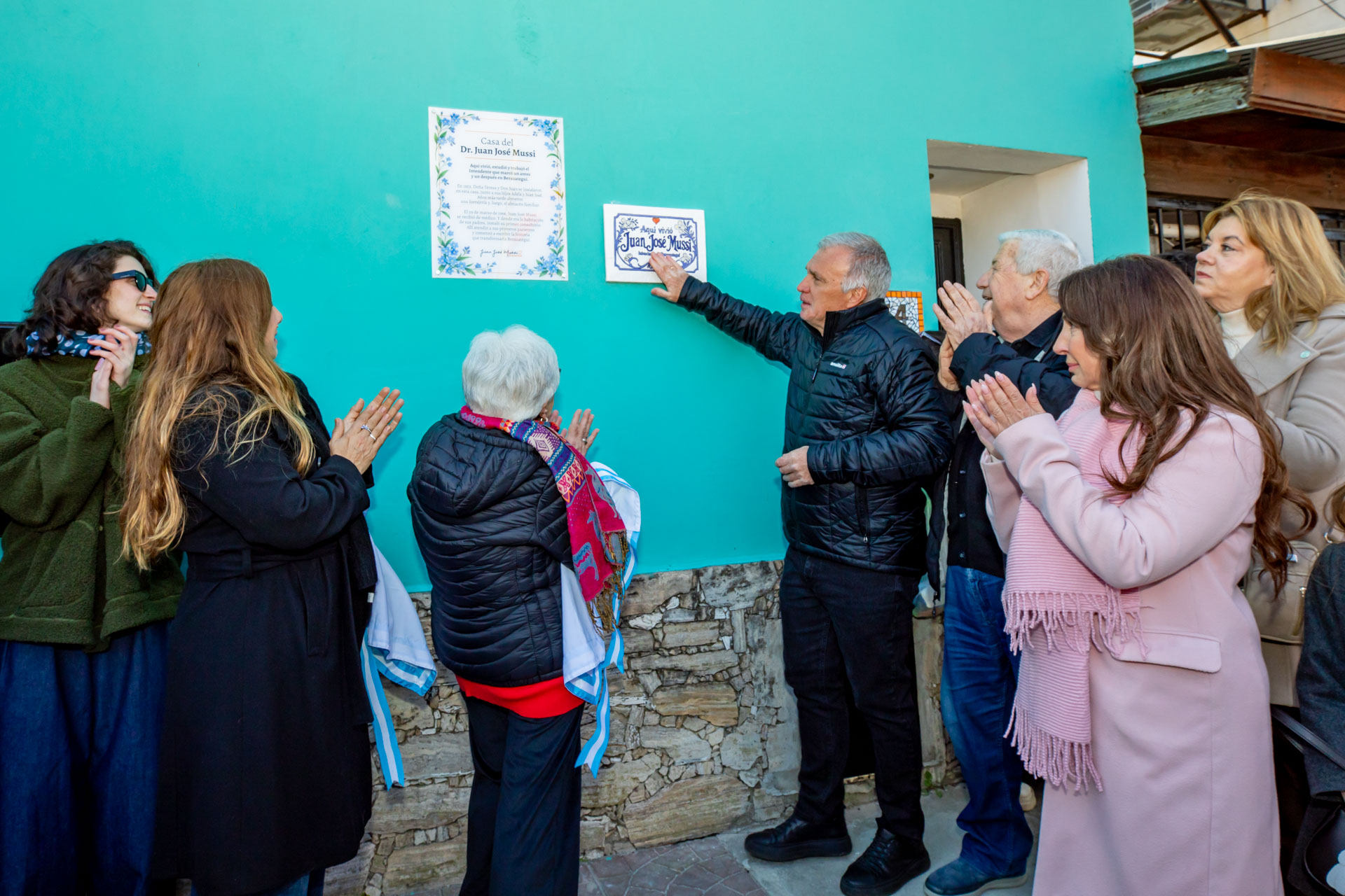 Homenaje sin fin en Berazategui: La calle 158 lleva ahora el nombre Juan José Mussi
