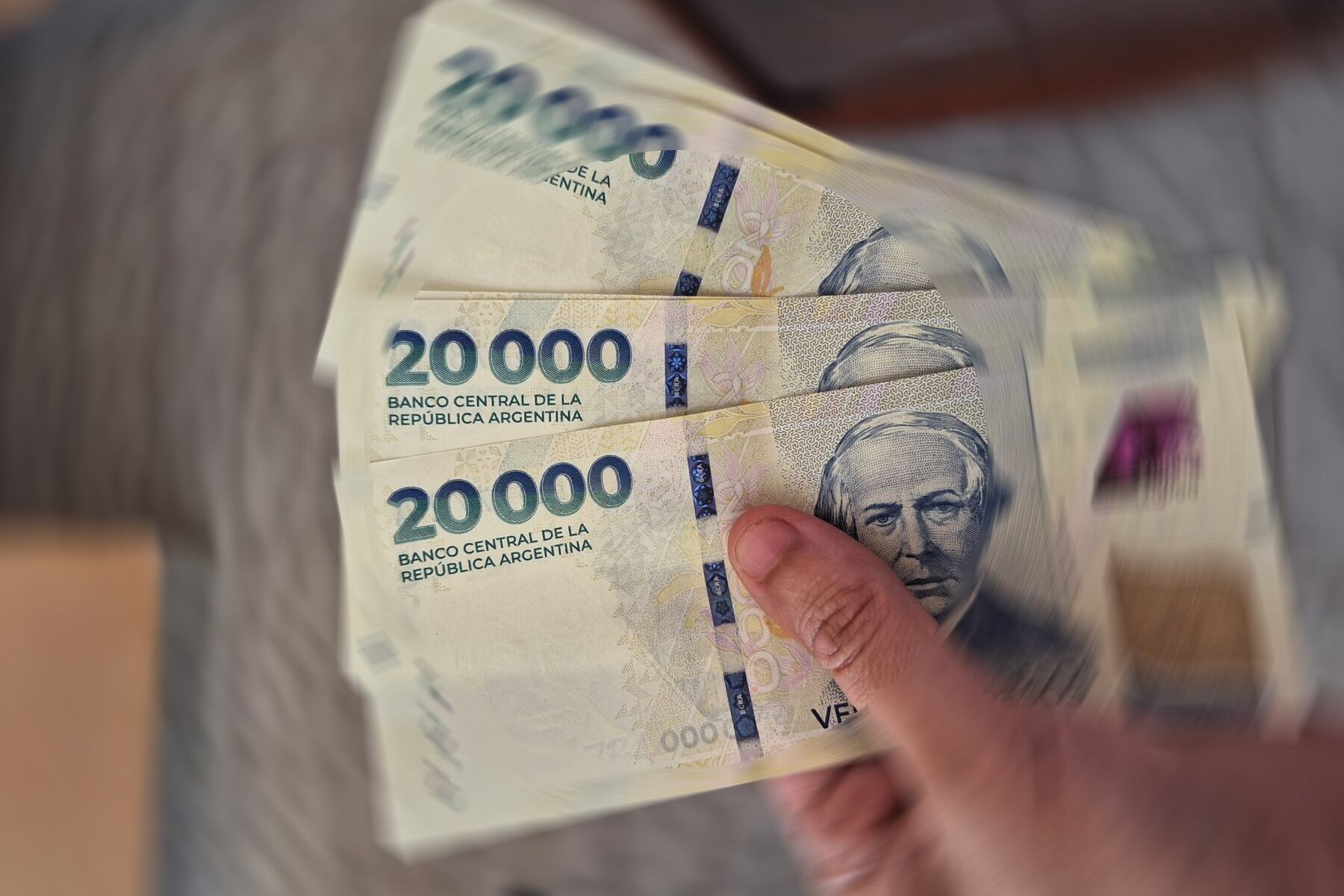 Demoledor Informe: El 76% de las y los argentinos tomó deuda para pagar servicios y alimentos