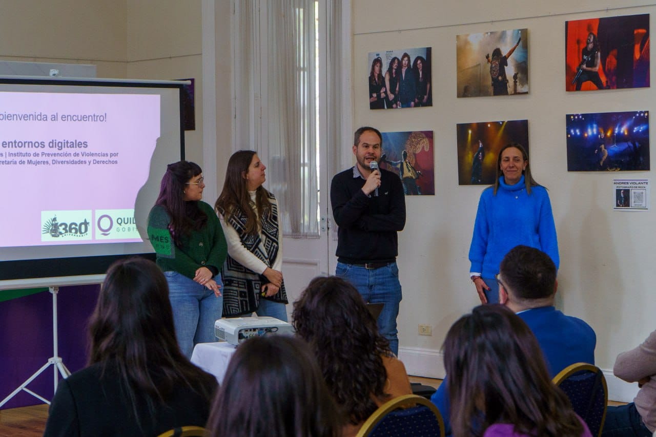 Quilmes realizó la primera jornada de formación en ciudadanía y entornos digitales para docentes y empleados municipales