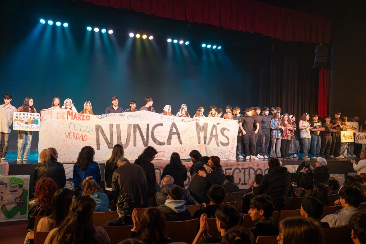 Más de mil jóvenes en el Teatro Municipal de Quilmes a 50 años de La Noche de los Lápices
