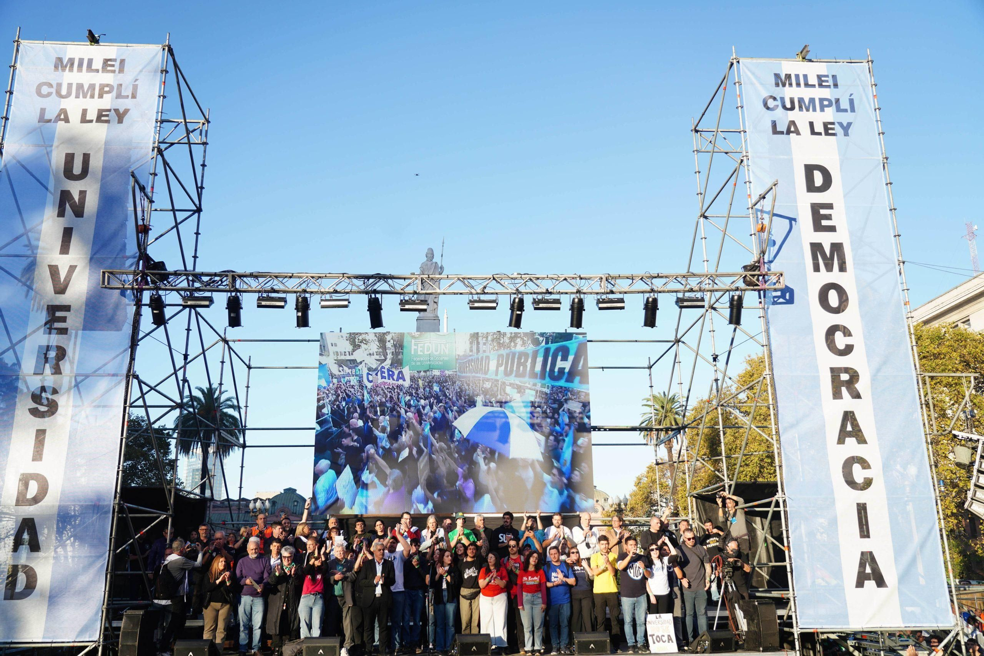 Cumplí la ley Milei: Multan diariamente al Gobierno por incumplir la Ley de Financiamiento Universitario en medio de una marcha nacional