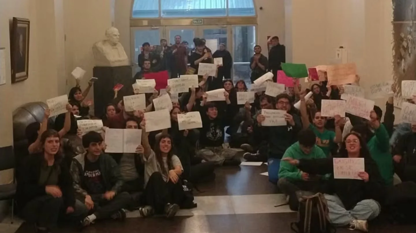 Arde el conflicto universitario: “No nos vamos hasta que cumplan la ley”