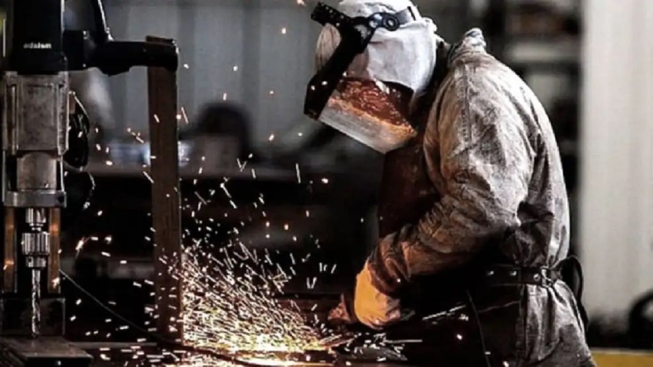 Adrián Pérez: “No tiene piso la caída, nos está haciendo pedazos la industria”